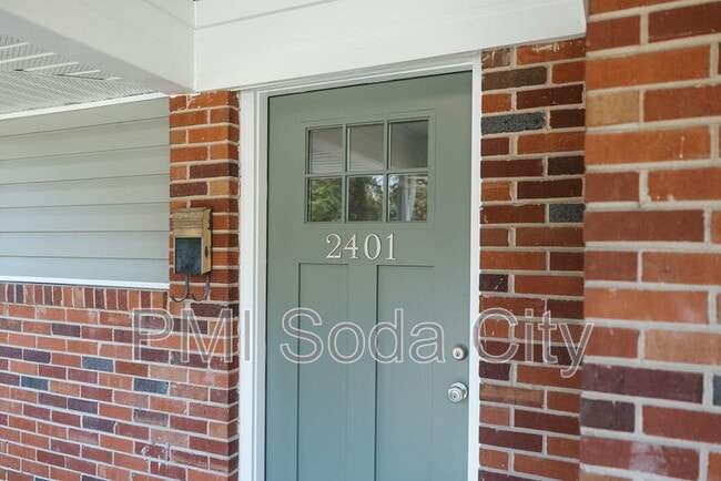 Building Photo - 2401 Truax Ln