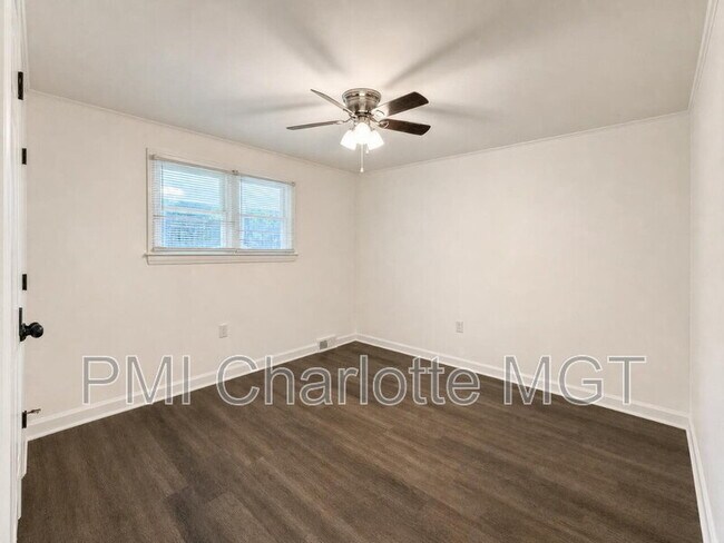 Building Photo - 318 Barrymore Dr