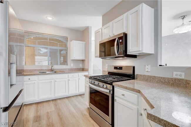 Building Photo - 1713 Sky of Red Dr