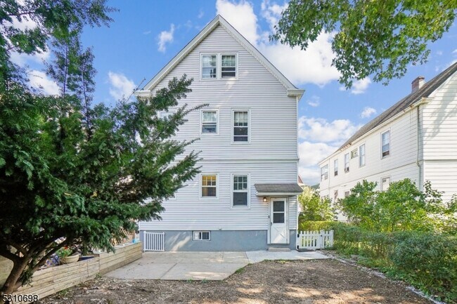 Building Photo - 17 Beekman St