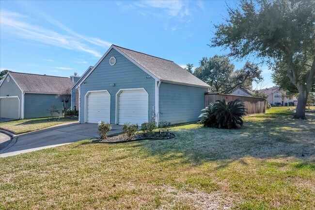 Building Photo - 16702 Dale Oak Way