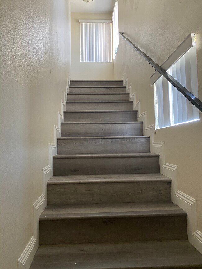 Building Photo - 338 E 36th St