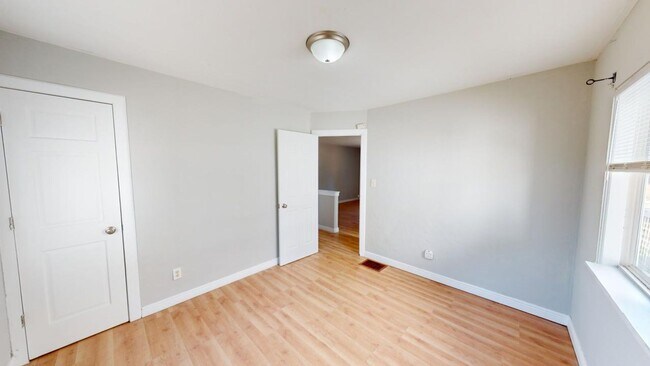 Building Photo - 388 S Powell Ave