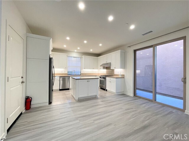 Building Photo - 119 Messenger