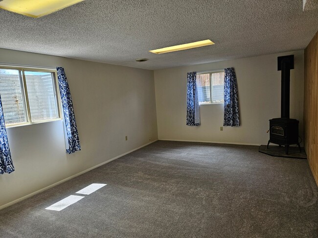 Building Photo - Newly remodeled Ranch Style Home With Huge...