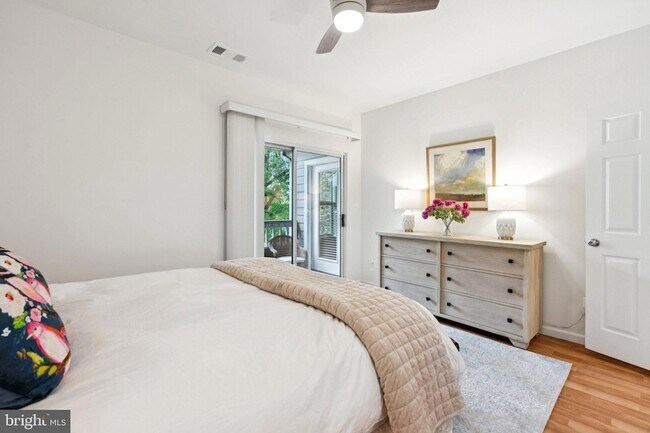 Building Photo - 13085 Autumn Woods Way