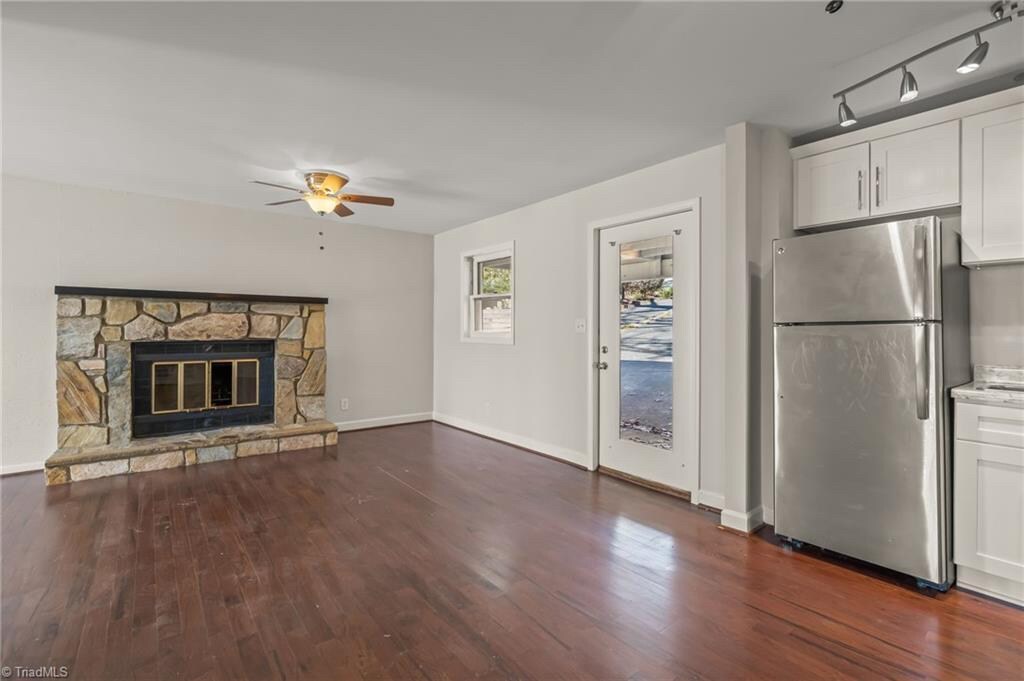 Building Photo - Room in House on Merry Oaks Trail