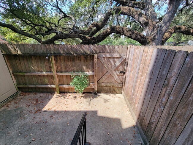 Building Photo - 1601 S Shepherd Dr