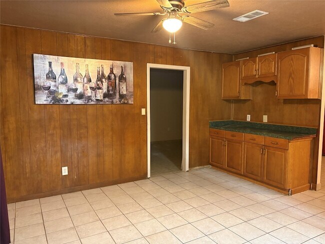 Building Photo - 415 Zinn Dr