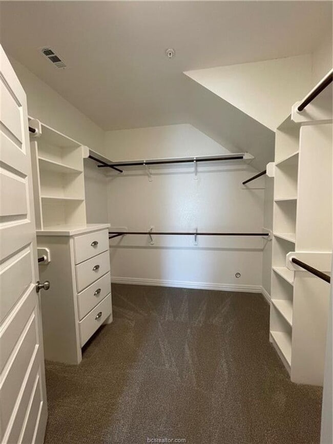 Building Photo - Townhome for lease Available 7/6/2026