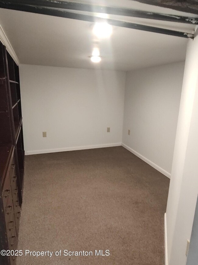 Building Photo - 136 Chestnut St