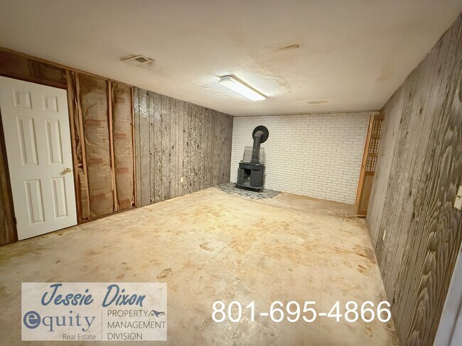 Building Photo - 999 N 3000 W