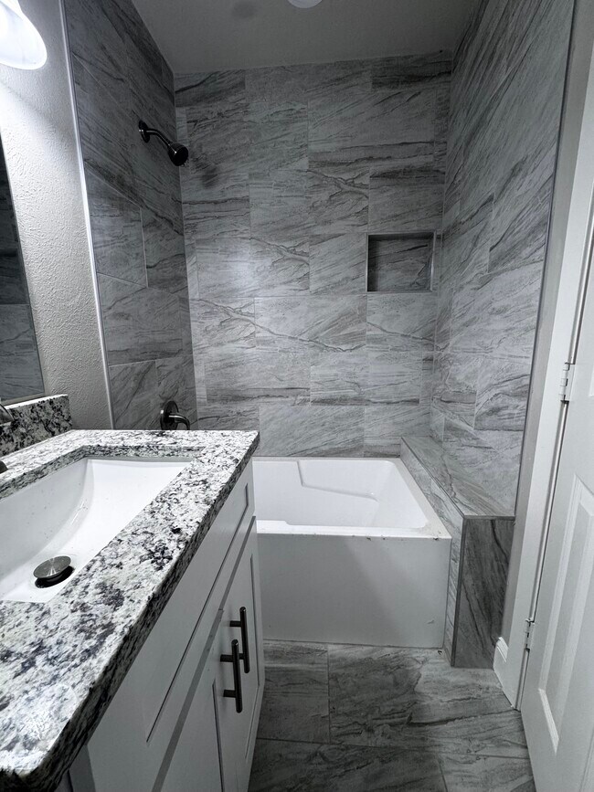 Building Photo - 1311 Alpine Dr