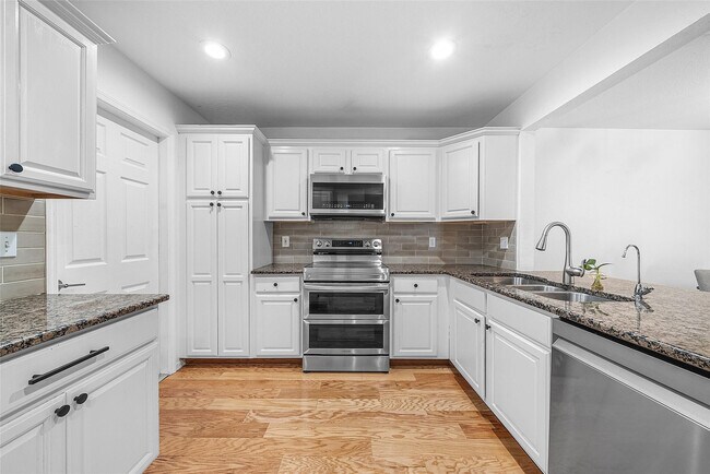 Building Photo - 2940 Florida Blvd