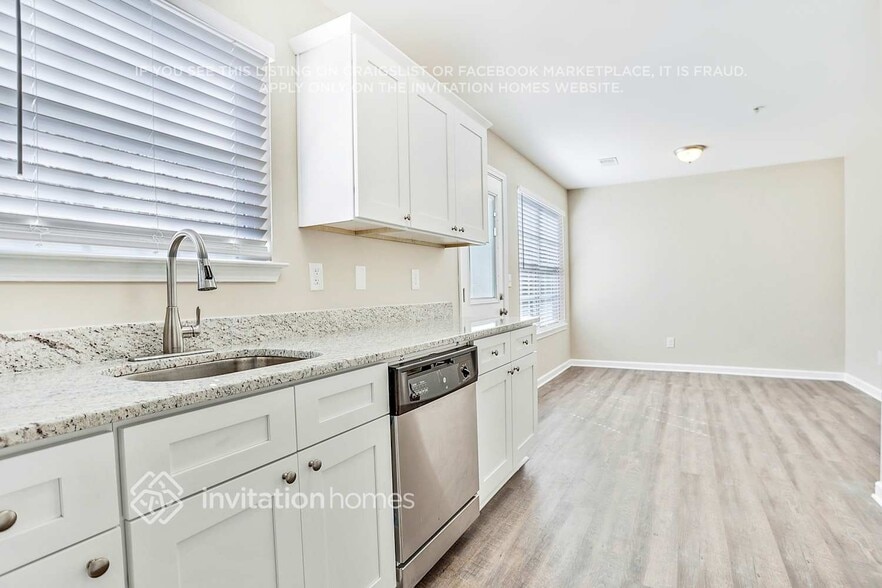 Building Photo - 371 Coral Cir