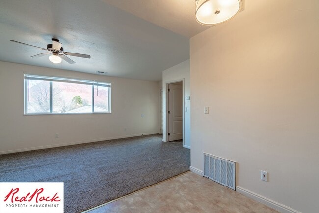 Building Photo - Enjoy Scenic Ivins Living – 3-Bed, 2-Bath ...