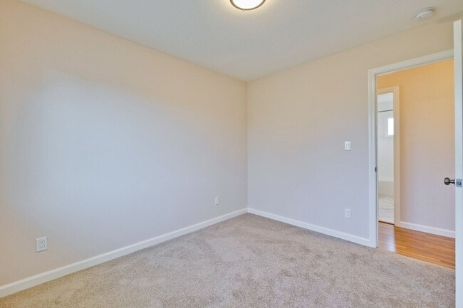 Building Photo - 1425 Sunshadow Ln