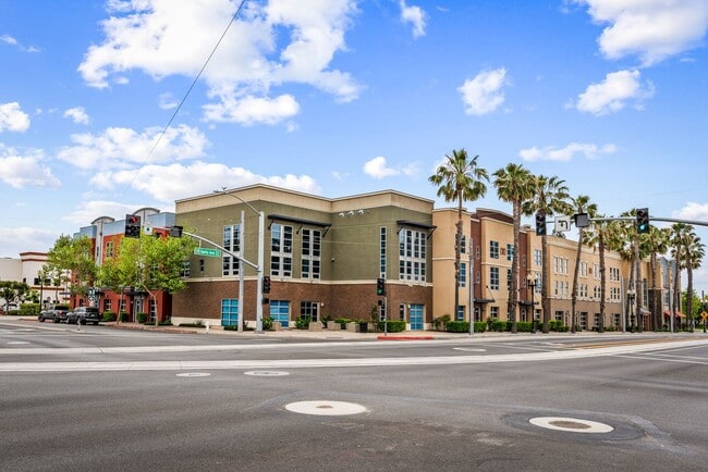 Building Photo - MOVE IN READY  Fully Furnished **Gorgeous ...
