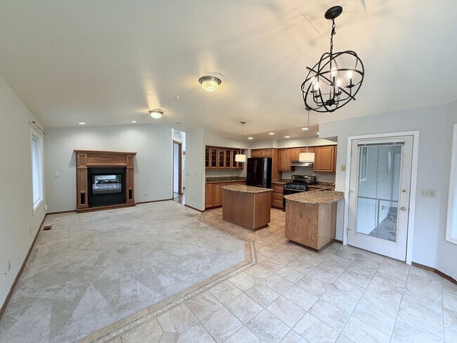 Building Photo - Beautiful Craftsman Style Rambler Must See!!