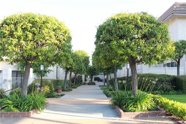 Building Photo - 848 W Huntington Dr
