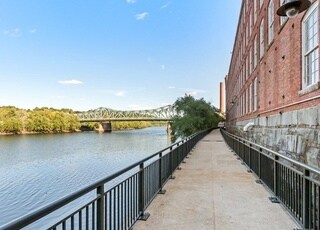 Building Photo - 130 John St