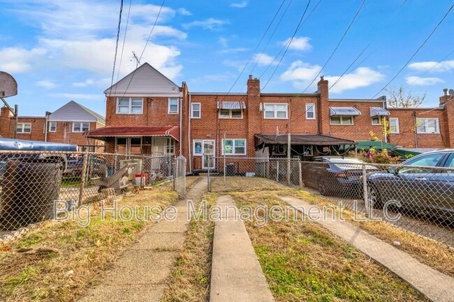 Building Photo - 4310 Roberton Ave