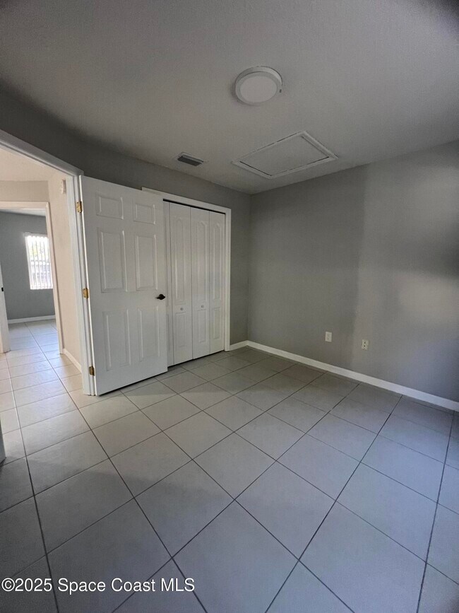 Building Photo - 440 River Grove Ct