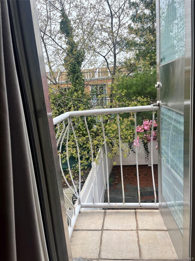 Building Photo - 31-17-31-42 42nd St