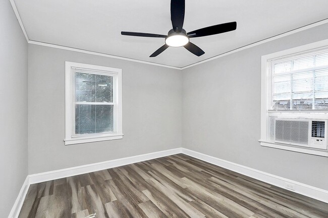 Building Photo - Beautifully Updated Duplex Near NoDa!!