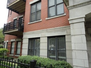Building Photo - 807 W 14th Pl