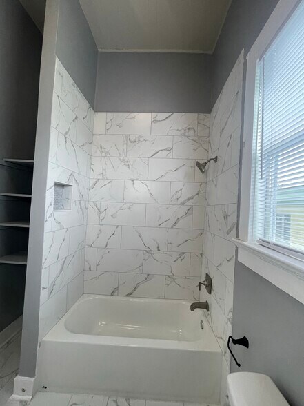 Building Photo - 2441 2nd St