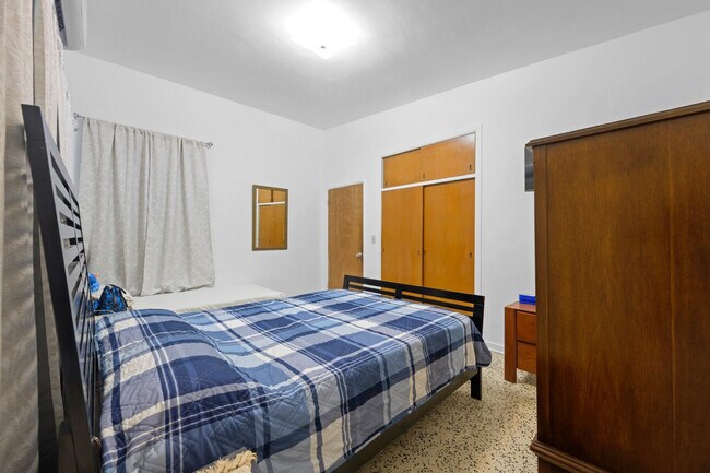 Building Photo - 13945 N Miami Ave