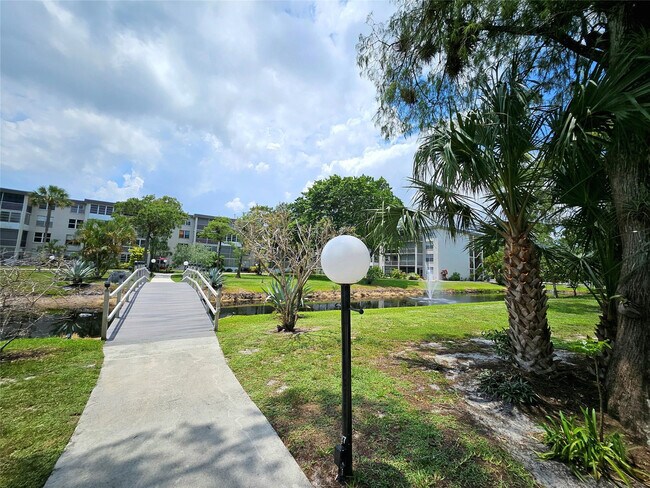 Building Photo - 4899 NW 26th Ct