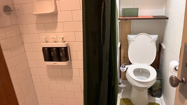 Building Photo - 1472 Silverwood Dr