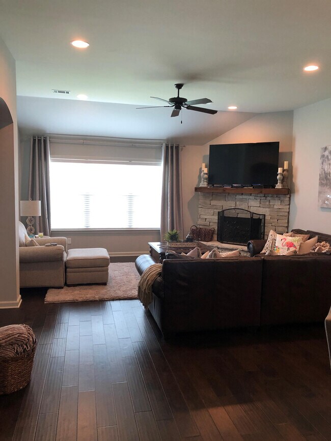 Building Photo - 9211 Cres Lodge Cir