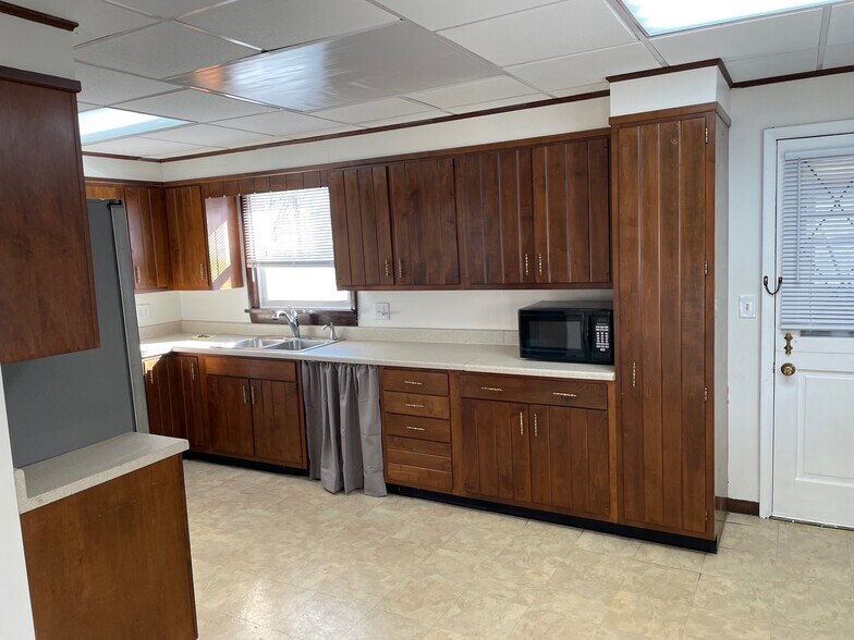 Building Photo - 163 Lewis St