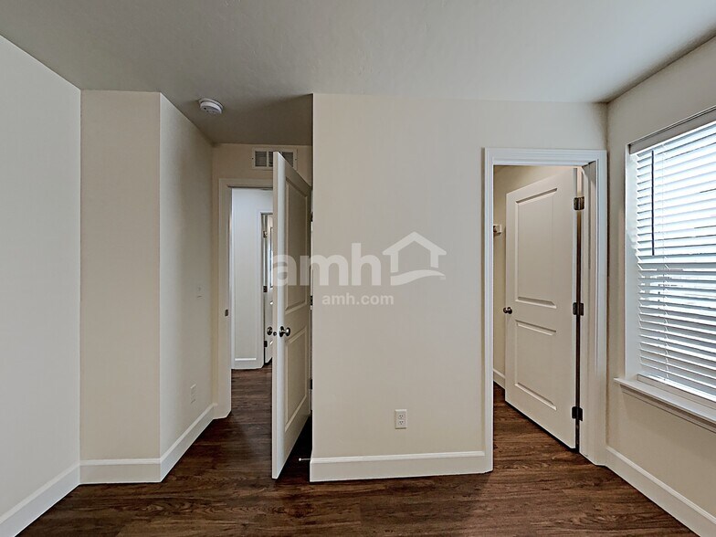 Building Photo - 1507 S Horton St