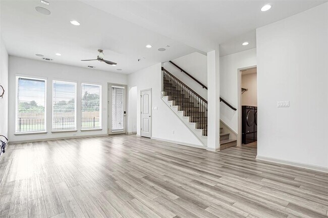 Building Photo - 228 Barton Oak Trl