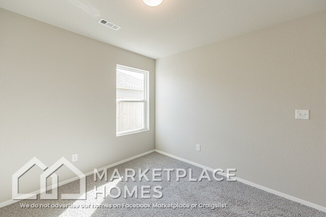 Building Photo - 981 E Starling St