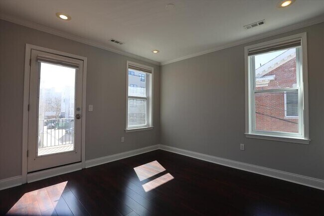 Building Photo - 1108 Orren St NE