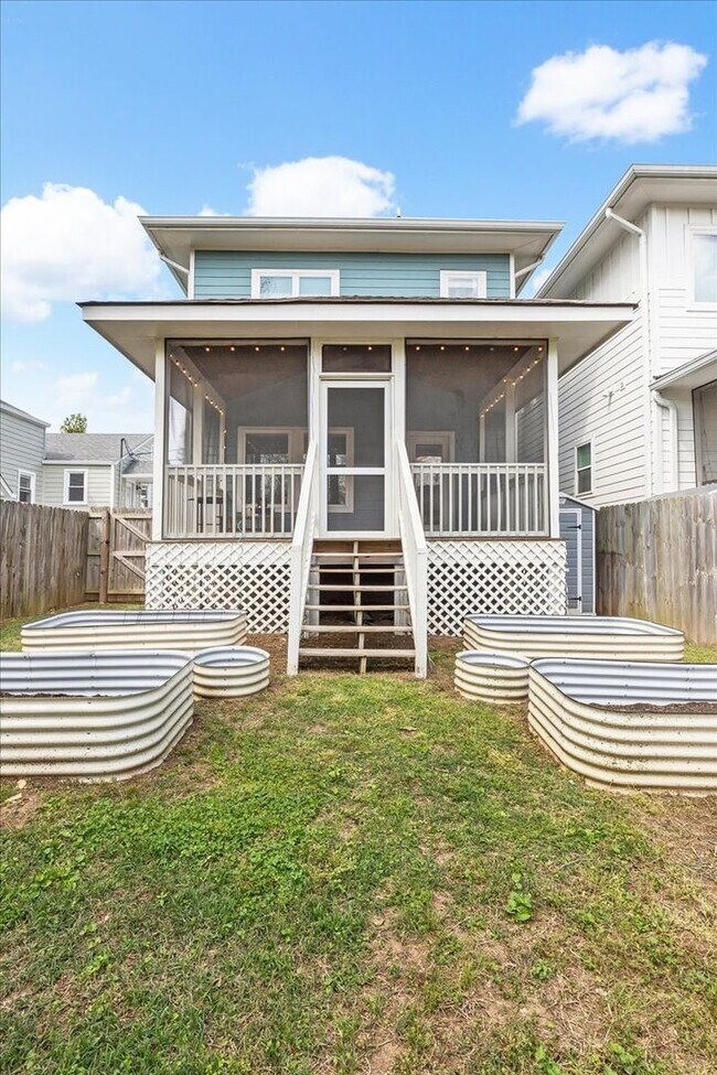 Building Photo - Columbia Avenue Condo