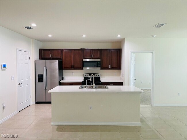 Building Photo - 2426 NW 19th Pl