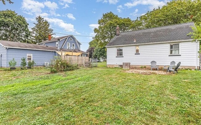 Building Photo - 3-Bedroom Home with Large Backyard For Rent!