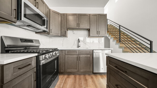 Building Photo - 353 Toms Cyn Dr