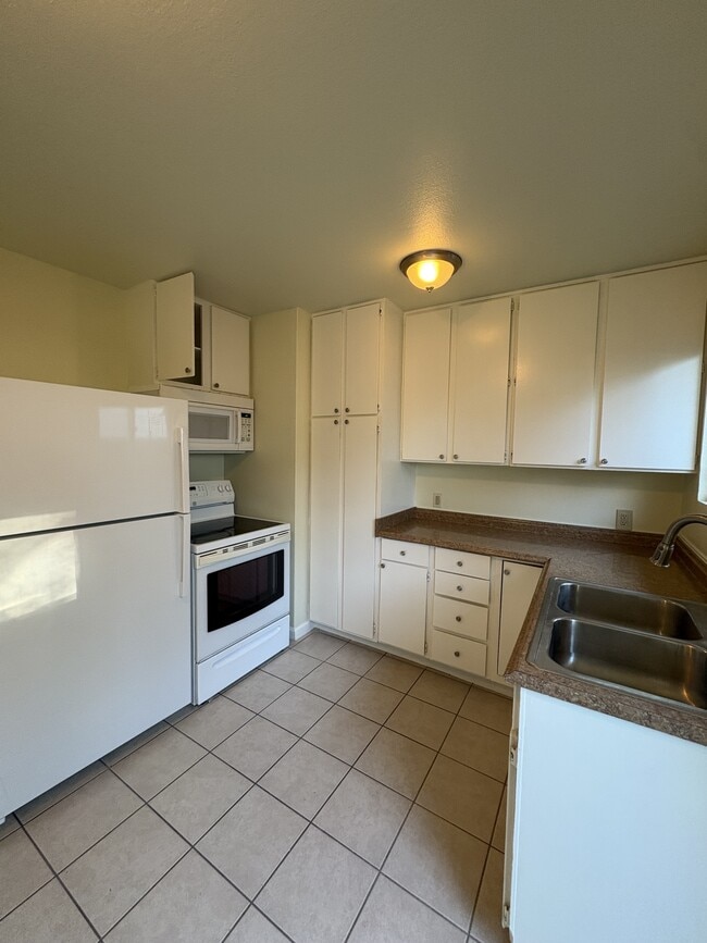 Building Photo - 9 10th St