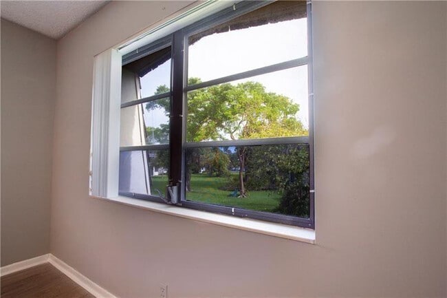 Building Photo - 3123 Oakland Shores Dr