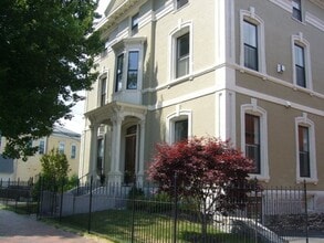 Building Photo - Beautiful 1 Bedroom In One Of Portlands Most Historic Buildings