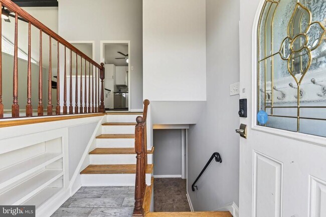 Building Photo - 8110 Springfield Village Dr