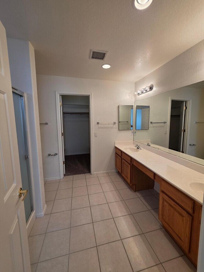 Building Photo - 627 S Azure Dr