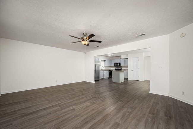 Building Photo - 4910 Laura Jeanne Blvd